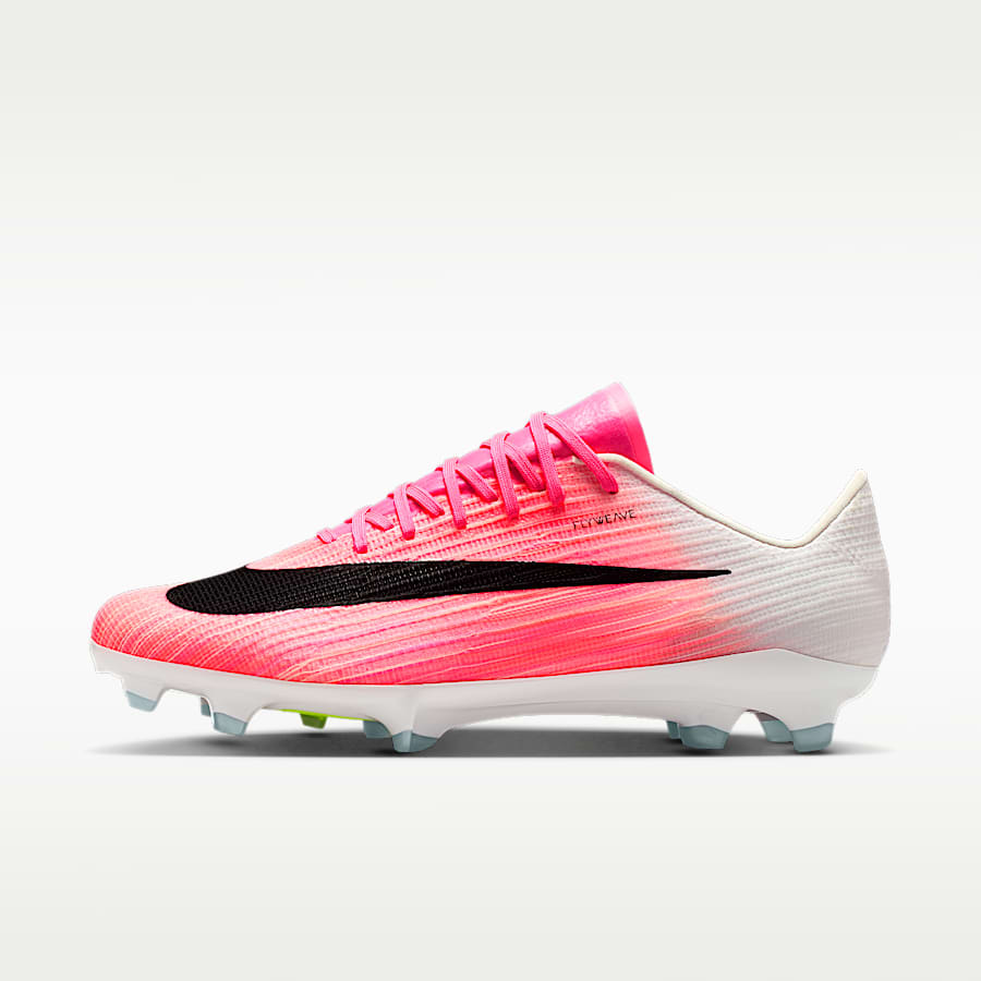 Tiempo Football Boots. Nike SG